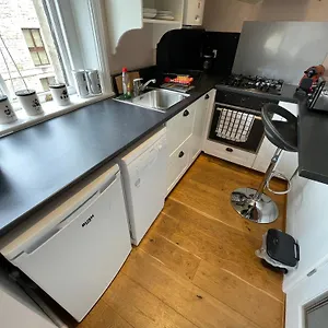 10 Grove St - Apartment